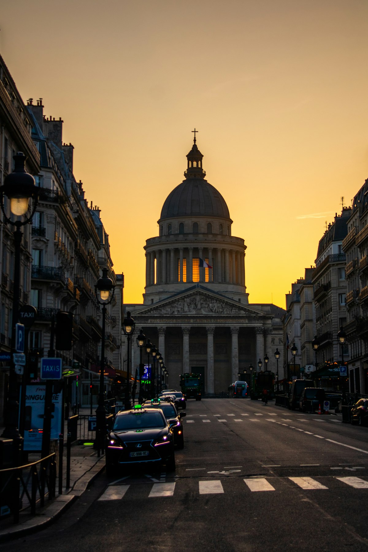 « Entre ici, Paris 1 ! » Le concours international d'éloquence de Paris 1 Panthéon-Sorbonne et l'art oratoire, entre affirmation de marque universitaire et redécouverte d'un patrimoine collectif